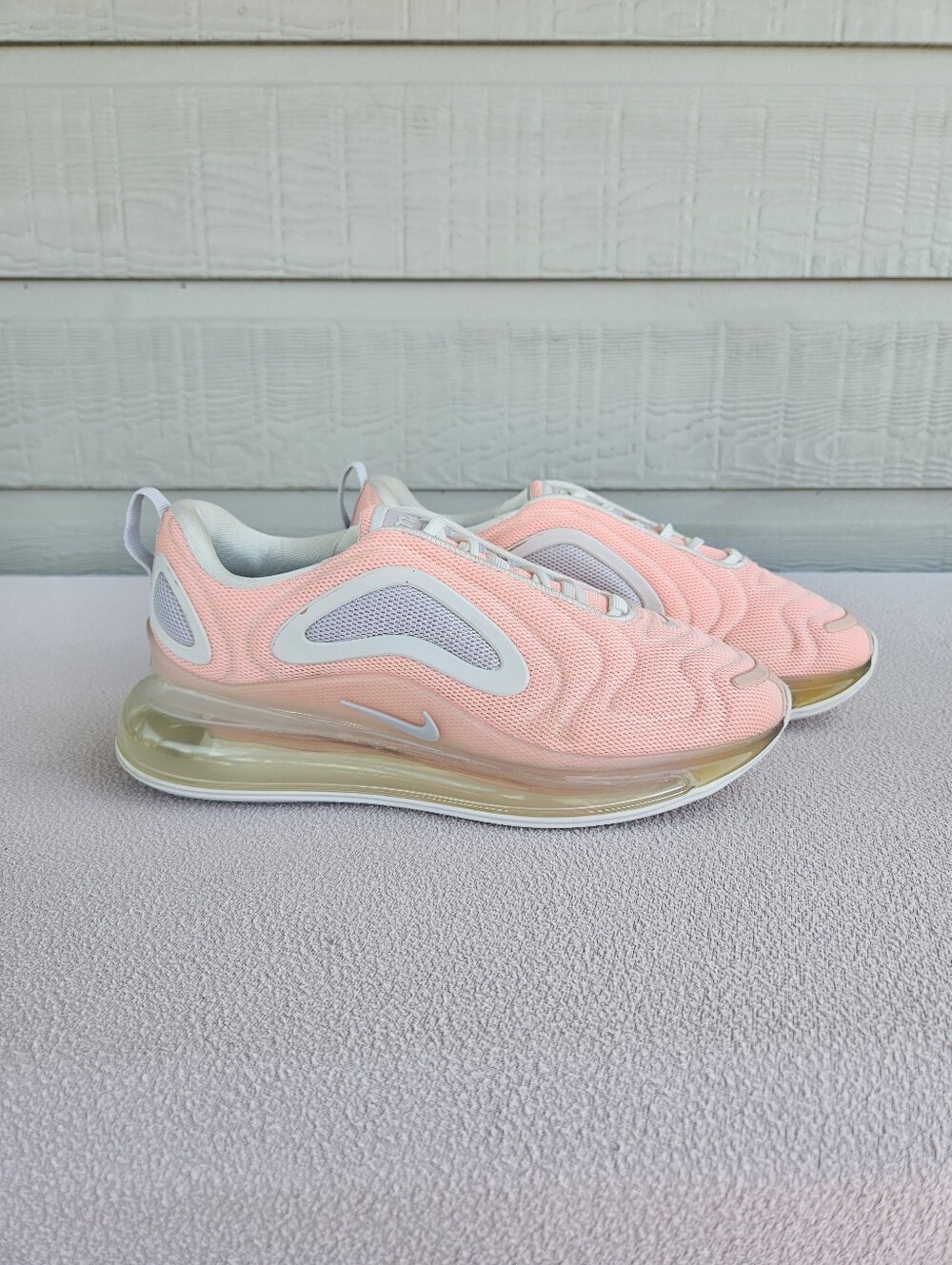 Nike Air Max 720 Women SZ 9 Bleached Coral Summit White Sneakers AR9293-603